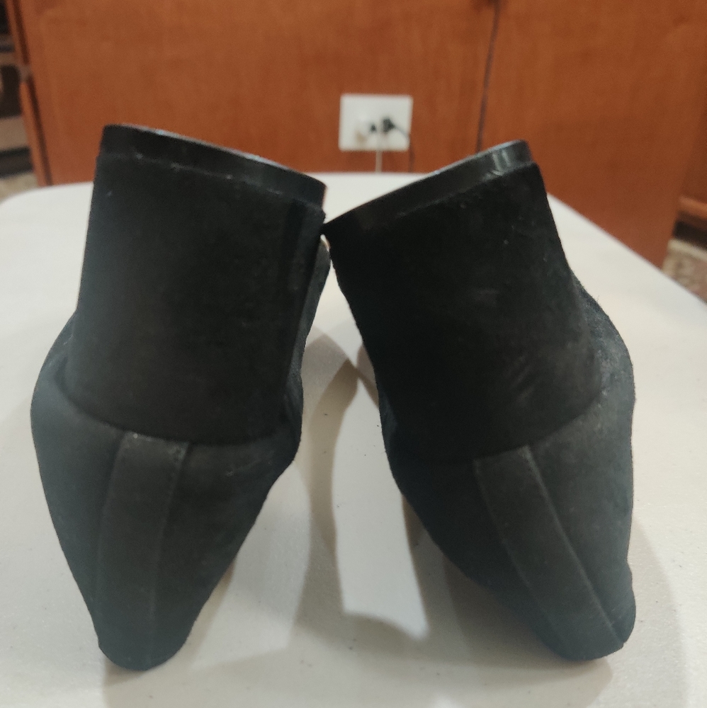 Delman Black Suede Heels NEW - Picture 9 of 16